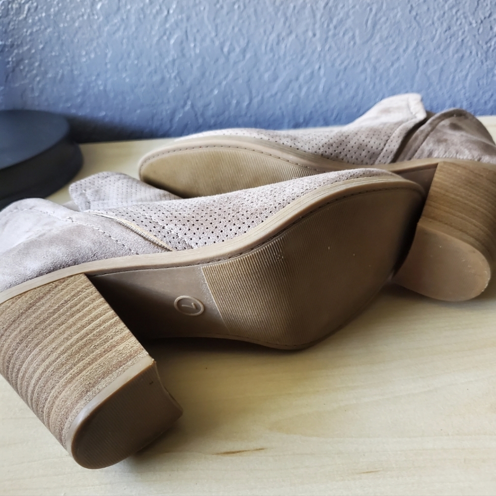 Universal Thread Booties - image 6